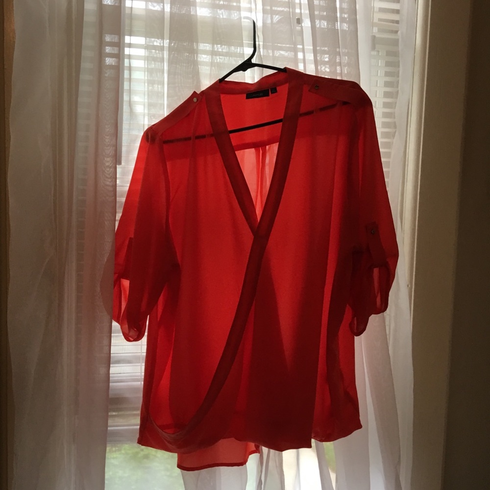 Apt 9 Sheer top, half sleeve, Easy wear Easy care.